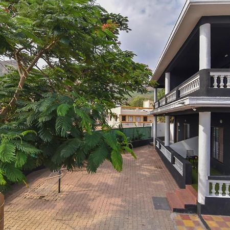 Empyrean Stay Ll 3Bhk Ll Jaguar Villa Ll Ac Ll Pvt Pool Ll Luxury Lonavala Kültér fotó