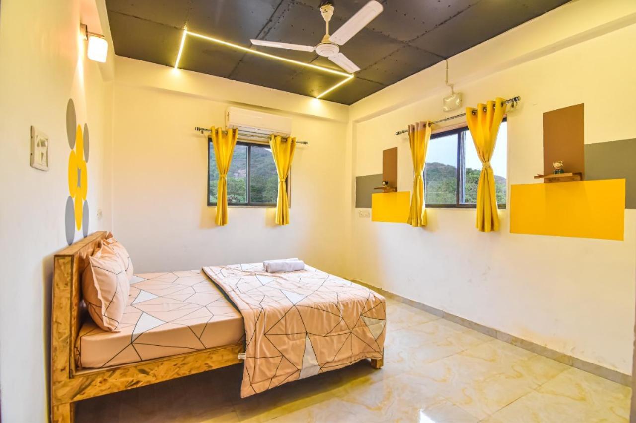 Empyrean Stay Ll 3Bhk Ll Jaguar Villa Ll Ac Ll Pvt Pool Ll Luxury Lonavala Kültér fotó