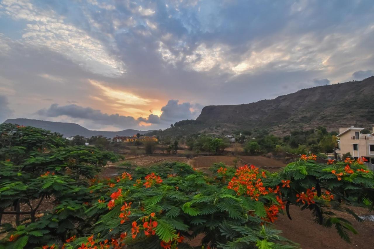 Empyrean Stay Ll 3Bhk Ll Jaguar Villa Ll Ac Ll Pvt Pool Ll Luxury Lonavala Kültér fotó