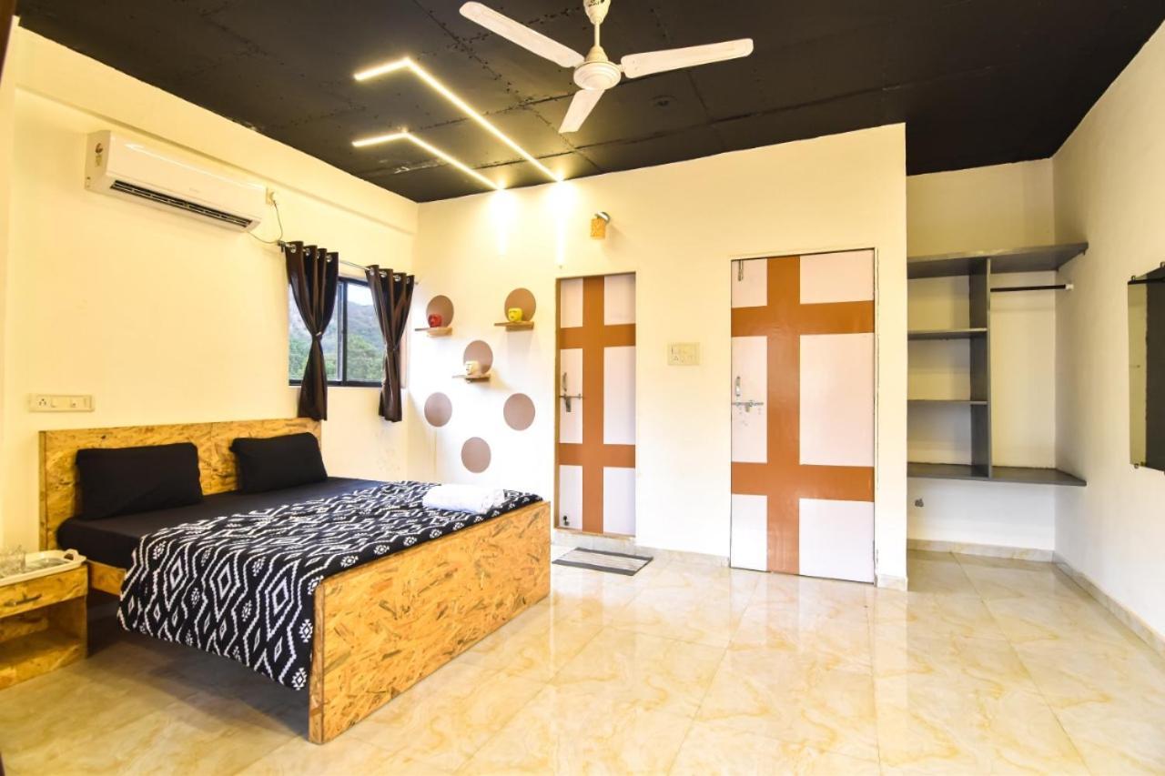 Empyrean Stay Ll 3Bhk Ll Jaguar Villa Ll Ac Ll Pvt Pool Ll Luxury Lonavala Kültér fotó